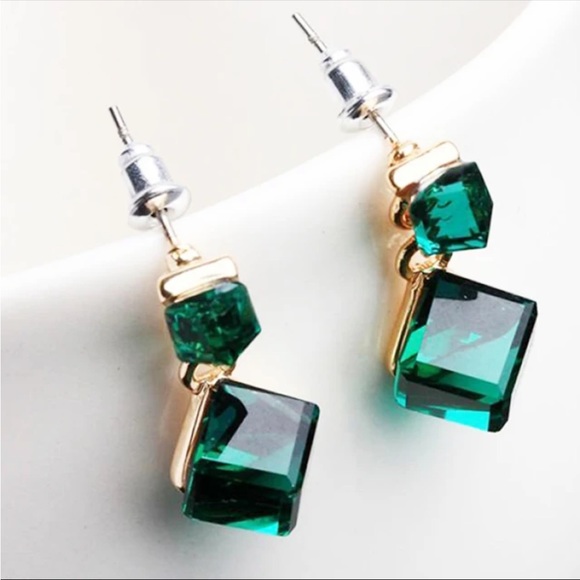 New Emerald green cube earrings - Picture 2 of 2